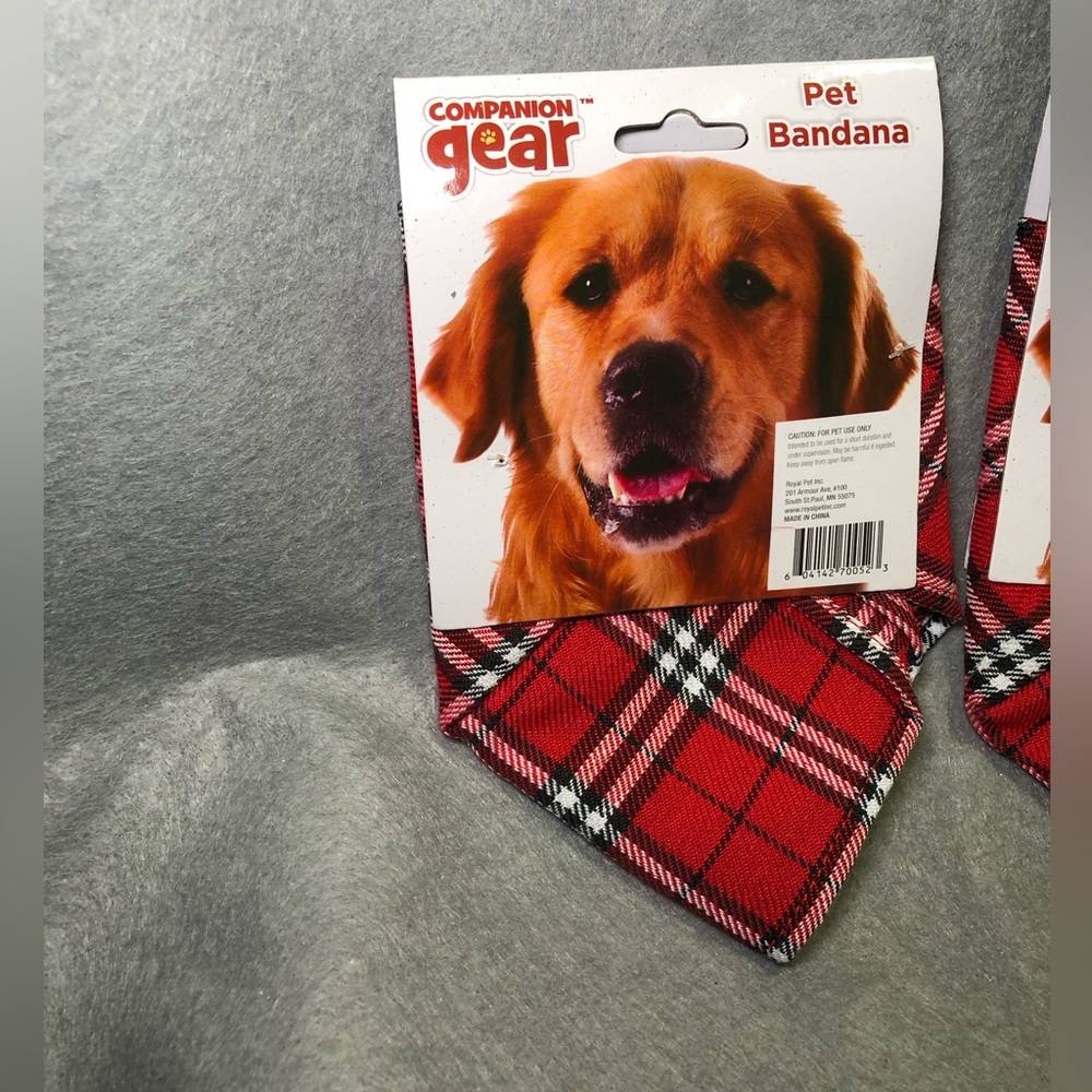 PAIR OF COMPANION GEAR 19”x19” PET BANDANAS, NEW IN PACKAGING - Picture 5 of 6
